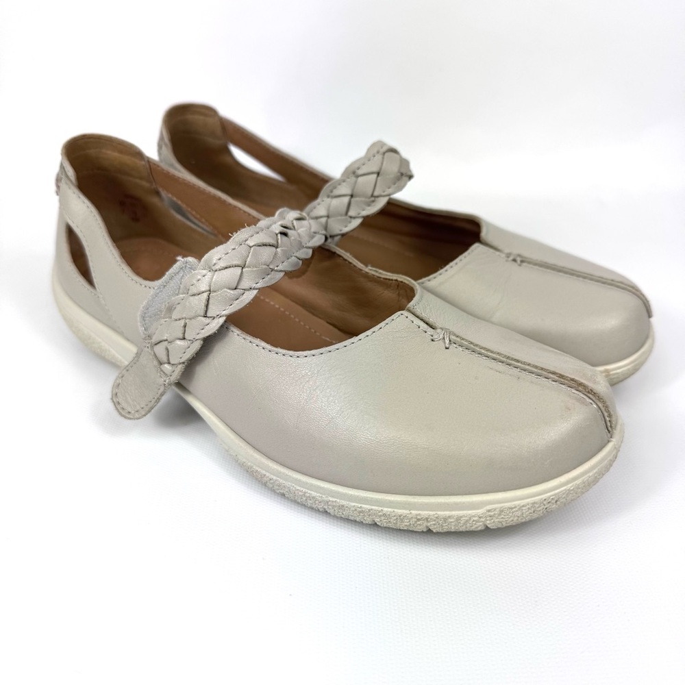 Shake leather Mary Jane by Hotter. Made in England -  cement sz 9